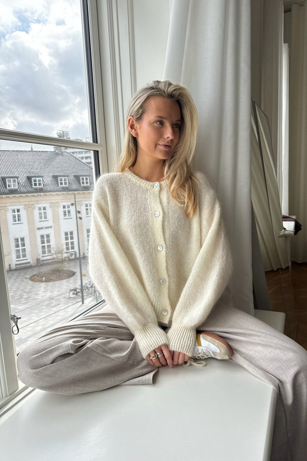 EMMA | LUKSURIØS & TIDLØS CARDIGAN